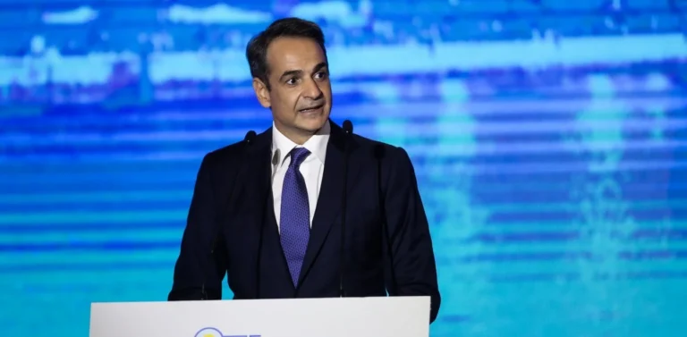 Μητσοτάκης: «50 giga δώρο για τους εφήβους που εμβολιάζονται»