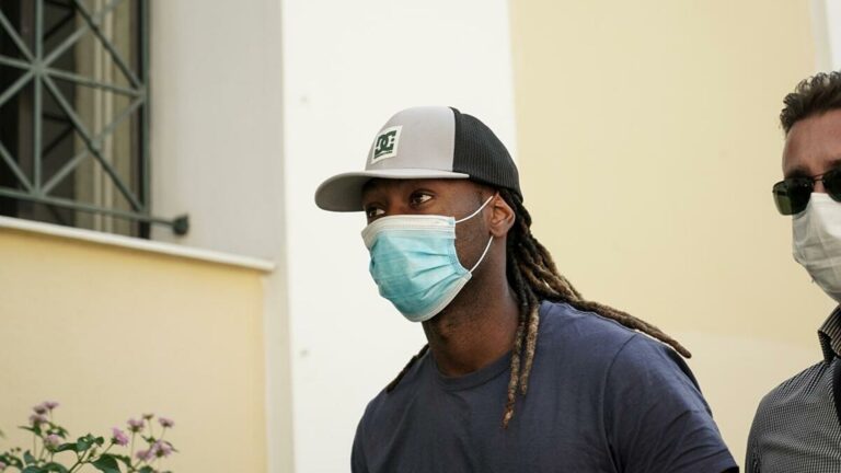 Υπόθεση Σεμέδο: «Πώς ξεφτιλίζετε τη σεξουαλική ζωή αγνώστων κοριτσιών;» – Ξεσπά η μητέρα της 17χρονης