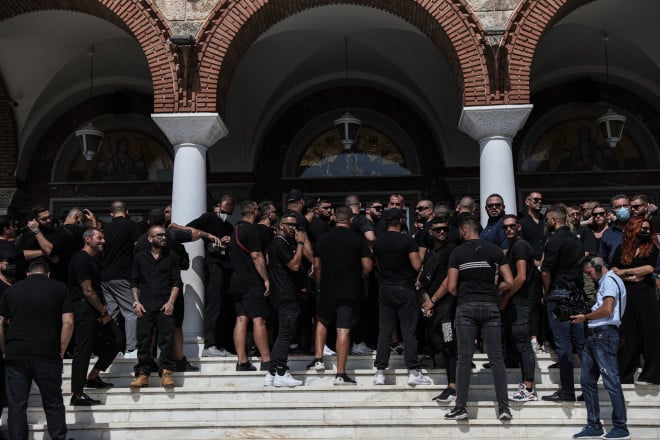 Πλήθος κόσμου πήγε στην κηδεία του 34χρονου τράπερ