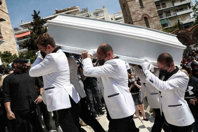 Το λευκό φέρετρο του Mad Clip / Φωτογραφία: Eurokinissi