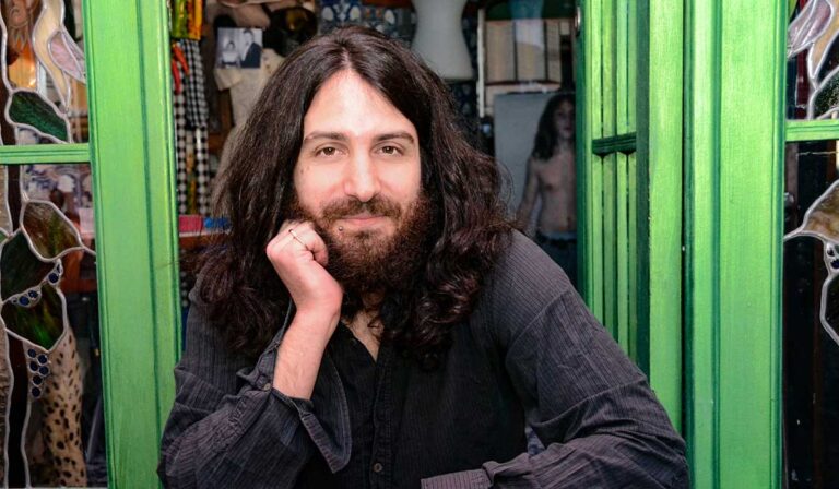 Άγγελος Θεοδωράκης – Σε Nευρολογική κλινική ο εγγονός του Μίκη