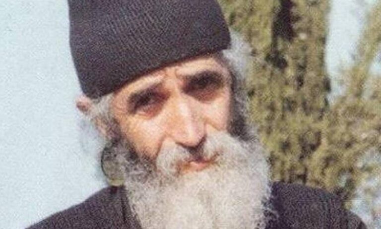 Γέροντας Παΐσιος: «Θα καταντήσουν τον άνθρωπο έναν αριθμό»