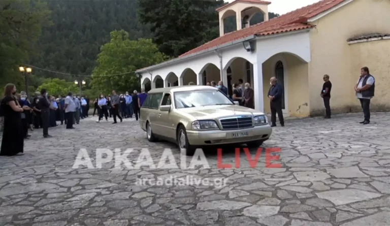 Κηδεία του 15χρονου στην Αρκαδία: Πέθανε μετά την 1η δόση εμβολιασμού