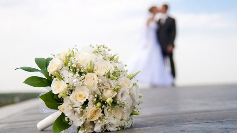 Νέα «μόδα» στους γάμους: «Καλεσμένοι μόνο με εμβόλιο ή τεστ»