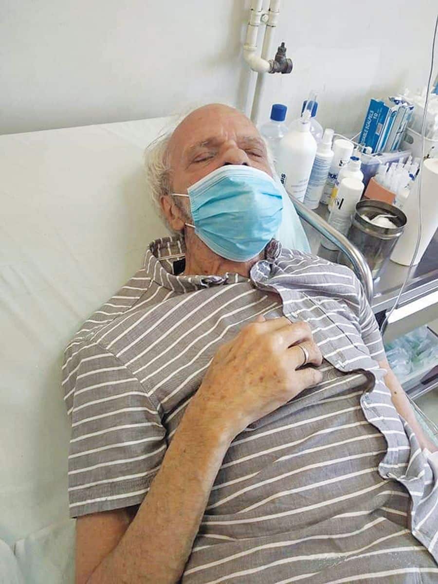 Ο Σπύρος Φωκάς «αιχμάλωτος» στο κρεβάτι της αδιαφορίας - «Είναι κατάκοιτος, ζει σε προκάτ με 600€ και δεν έχουν φαγητό» 1 fokas 2
