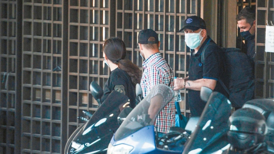 Πέτρος Φιλιππίδης: «Εκμεταλλεύτηκαν την έντονη ερωτική μου ζωή και τη δημοφιλία μου» λέει στην απολογία του 4 filipidis01-mesa