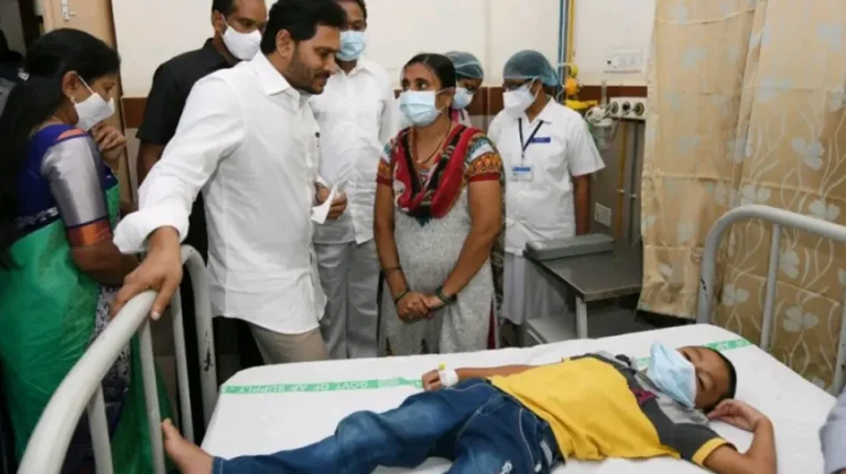 Μυστηριώδης πυρετός σκοτώνει παιδιά στην Ινδία