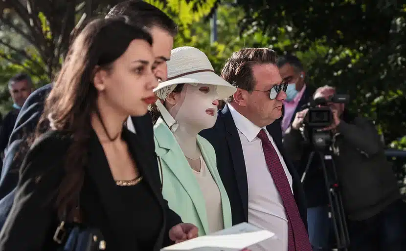 Επίθεση με βιτριόλι – Ιωάννα: «Δεν έχω αριστερό αυτί, κάηκε, έλιωσε» – Οι γιατροί ήταν πεπεισμένοι πως θα πέθαινα 1 ioanna diki1