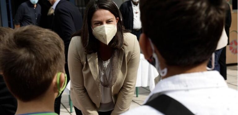 Θεσσαλονίκη: Με αστυνομική προστασία η Κεραμέως σε αγιασμό δημοτικού σχολείου