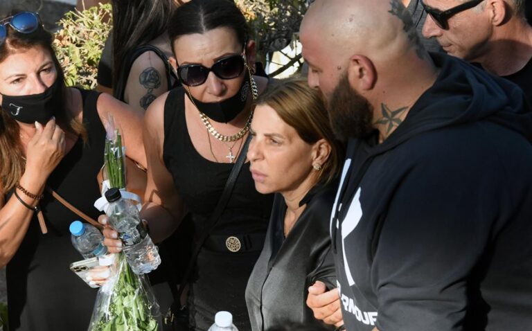 Mad Clip: Η ασέβεια στην κηδεία του