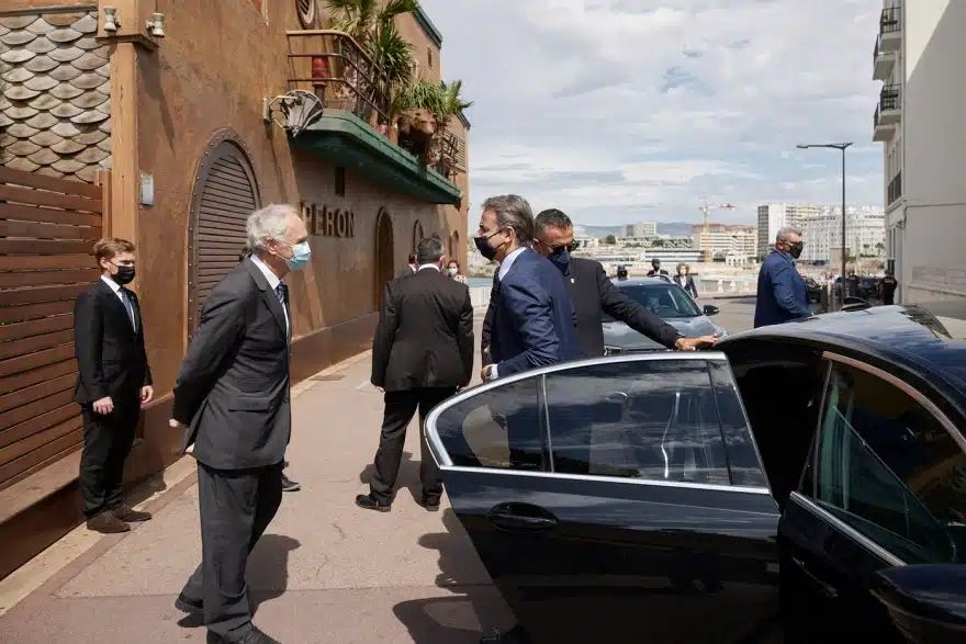 Μητσοτάκης: Σε γεύμα με Μακρόν, Λαγκάρντ και Χάρισον Φορντ για το περιβάλλον 2 mitsotakis ford 1