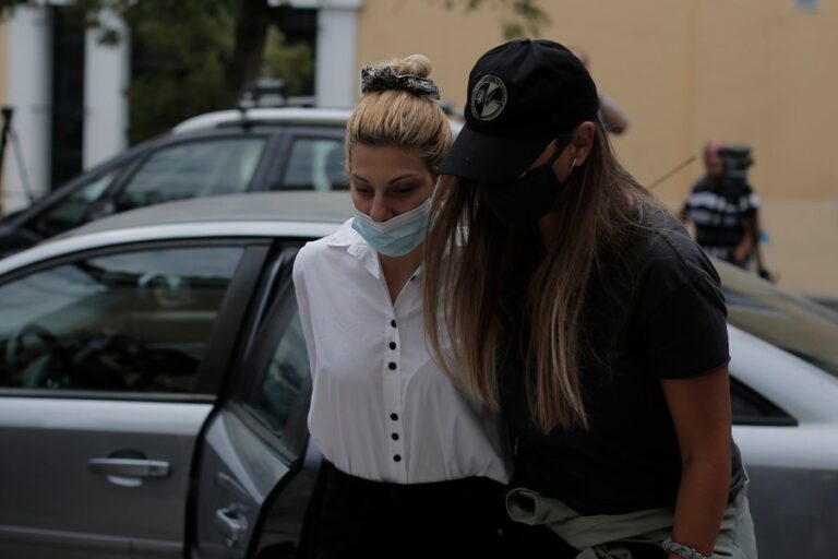 Λένια Πολυχρονοπούλου: «Θέλω να πληρώσει για όλα ο σύντροφός μου»