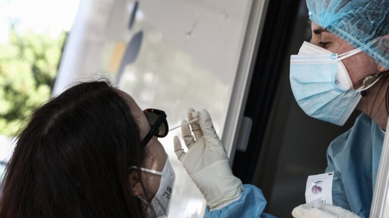 Λάρισα: Άνδρας λιποθύμησε μόλις βγήκε θετικό το rapid test της γυναίκας του