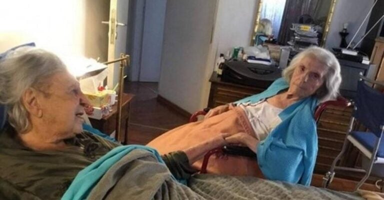 Viral η τρυφερή φωτογραφία μιας ζωής του Μίκη Θεοδωράκη με τη σύζυγό του Μυρτώ