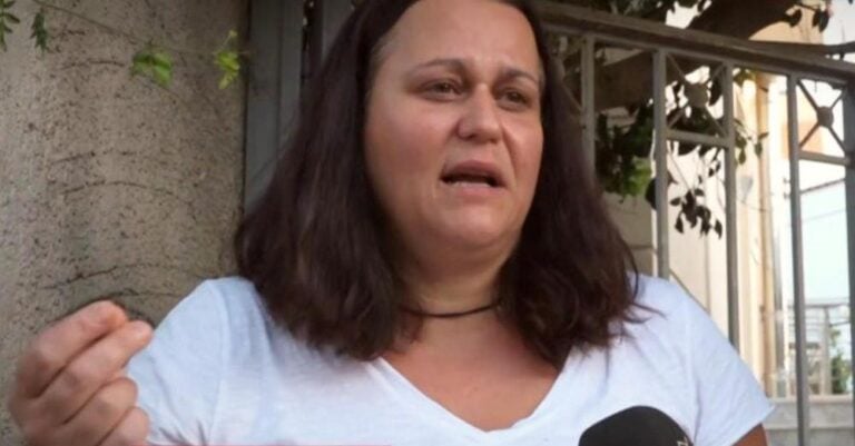 «Το παιδί μου είναι σε σοκ»: ξεσπά η μαμά του 2χρονου που ξέχασαν στο λεωφορείο