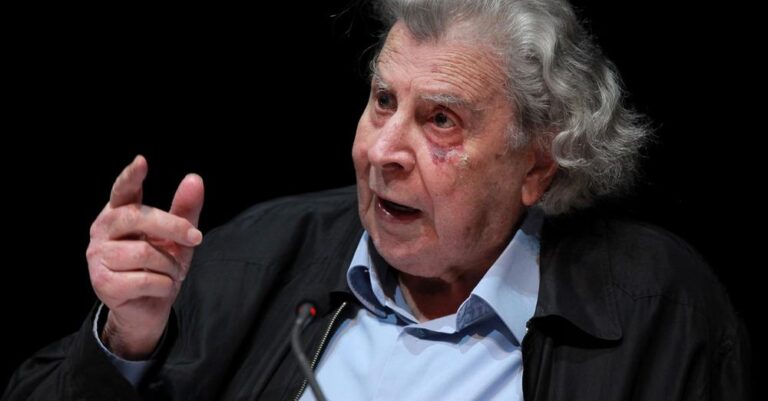 Μίκης Θεοδωράκης: «Ορφανέψαμε κυρίως σαν Ελλάδα», λέει με κλάματα ο γιος του