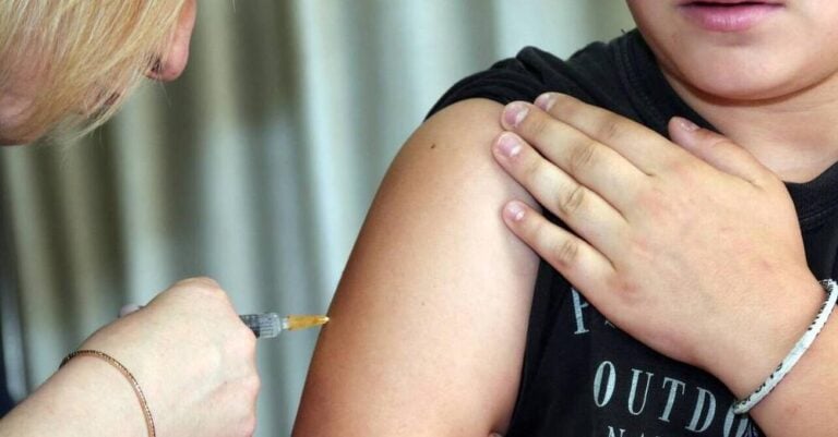 Απόφαση «Κόλαφος»: Βρετανικό «ΟΧΙ» στα εμβόλια για υγιή παιδιά 12-15