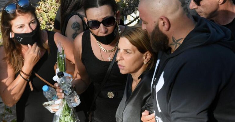 Mad Clip: «Γιατί αγόρι μου να φύγεις;» – Τα συγκλονιστικά λόγια της μητέρας τού τράπερ