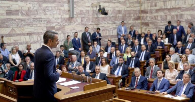 Ανεμβολιάστοι & βουλευτές της ΝΔ: «Δεν με αφήνει ο πνευματικός μου!»