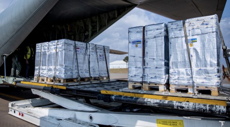 Η Ελλάδα δώρισε στη Ρουάντα 200.000 εμβόλια της AstraZeneca