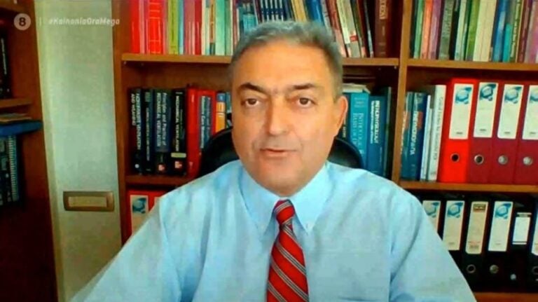 Βασιλακόπουλος: «Η τρίτη δόση του εμβολίου είναι 100% ασφαλής»