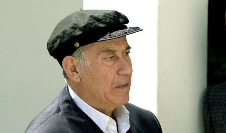 Βάσια Τριφύλλη: «Ο Θανάσης Βέγγος πήγε να απατήσει τη γυναίκα του και βγήκε με τα βρακιά κατεβασμένα»