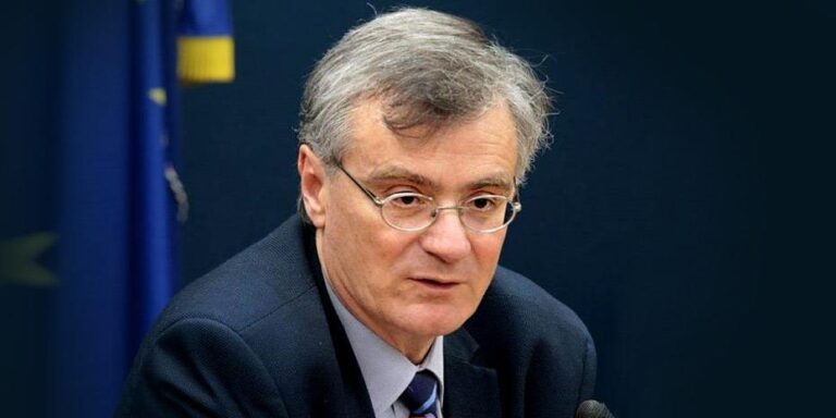 Επιστρέφει ο Σωτήρης Τσιόδρας: Ανακοινώσεις για τους εμβολιασμούς στις 13:00