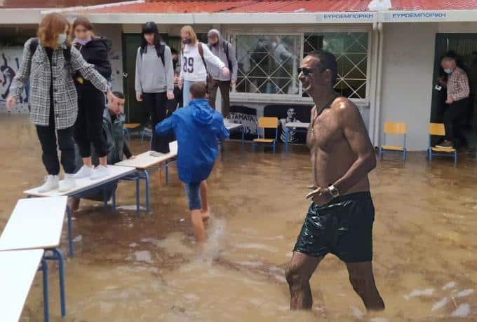 «1η ώρα: Γλώσσα, 2η ώρα: Μαθηματικά, 3η ώρα: Κολύμβηση» – Ξεσάλωσε το ελληνικό Twitter