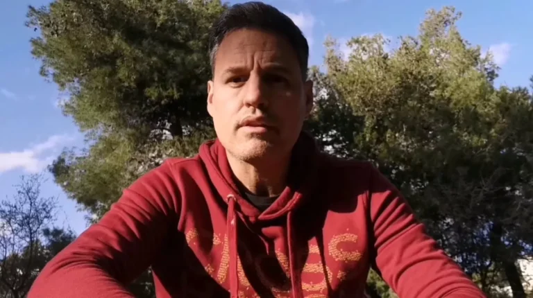 Γρηγόρης Πετράκος: Έξαλλος για την ακύρωση της μαθητικής παρέλασης λόγω του θανάτου της Φώφης Γεννηματά – «Δε θα σας περάσει»