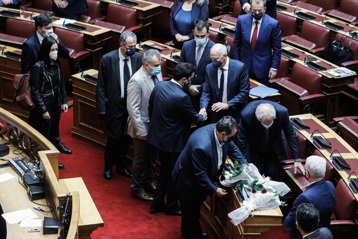 Συντετριμμένος ο Παπανδρέου – Κλάματα στη Βουλή για την Φώφη Γεννηματά 1 211025152304 vouli gennimata3 2510