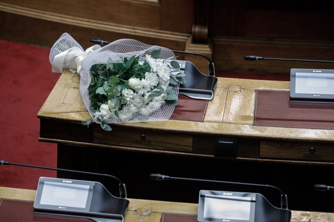 Συντετριμμένος ο Παπανδρέου – Κλάματα στη Βουλή για την Φώφη Γεννηματά 2 211025152306 vouli gennimata4 2510