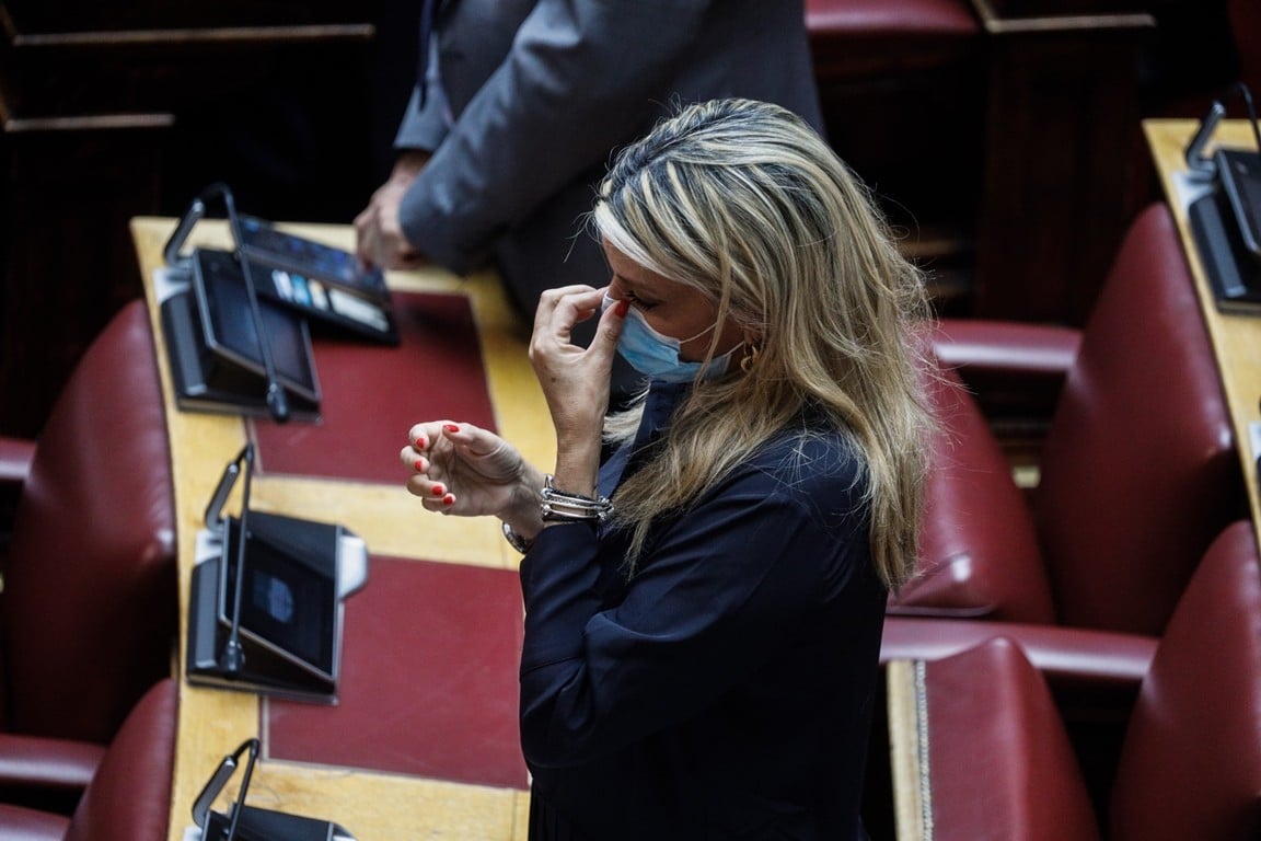 Συντετριμμένος ο Παπανδρέου – Κλάματα στη Βουλή για την Φώφη Γεννηματά 5 211025152312 vouli klamata gennimata3 2510