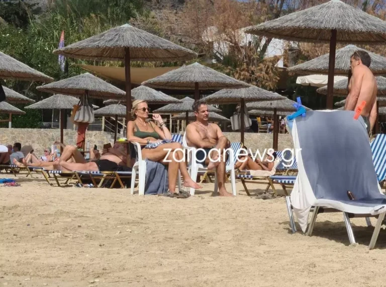 Kυριάκος Μητσοτάκης-Μαρέβα Γκραμπόφσκι: Στην παραλία Μαράθι στα Χανιά για μπάνιο!