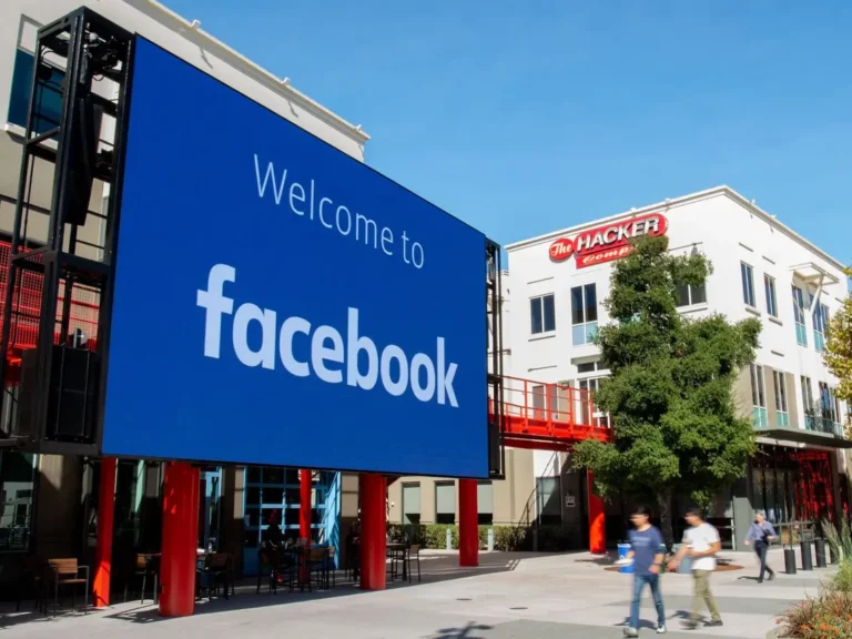 Facebook: Εργαζόμενοι καταγγέλλουν ότι δεν μπορούσαν να μπουν στο κτήριο να φτιάξουν το πρόβλημα!