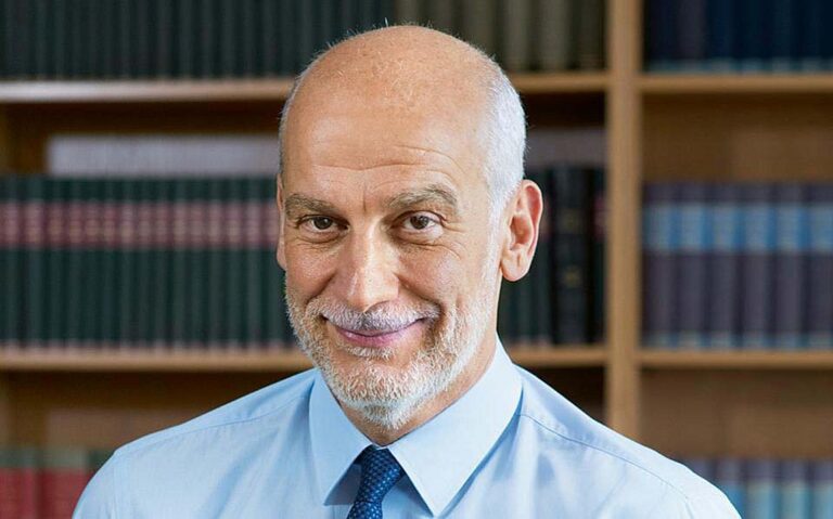 Αθ. Τσακρής: «Έρχεται 5ο κύμα της πανδημίας τον χειμώνα»