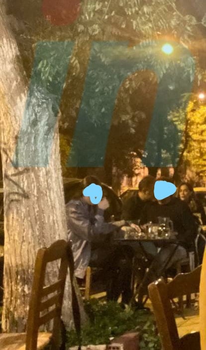 Βανδή - Μπισμπίκης: Αγκαλιασμένοι σε κοινή έξοδο σε φοιτητικό στέκι των Εξαρχείων 3 bandi 1