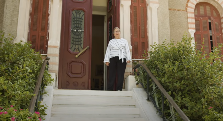 Κάθε 28η Οκτωβρίου  η εγγονή του Ιωάννη Μεταξά ανοίγει το σπίτι του ιστορικού «ΟΧΙ» και ξεναγεί τους επισκέπτες