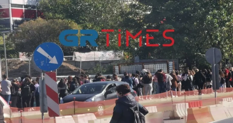 Θεσσαλονίκη: Απίστευτη ουρά για ένα πιάτο φαγητό στην εστία του ΑΠΘ