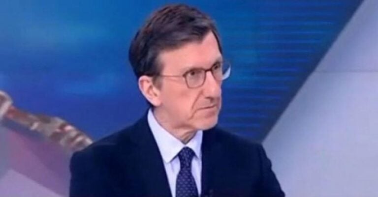 Xυδαιότητα Πορτοσάλτε: Αποκαλεί «στόκους» τους ανεμβολίαστους