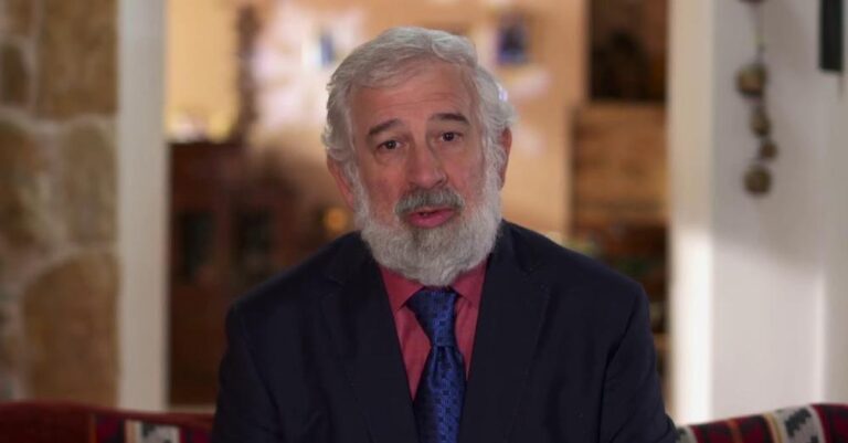 Πέτρος Φιλιππίδης: Η εισαγγελέας ζητά να παραπεμφθεί σε δίκη για έναν βιασμό και δύο απόπειρες