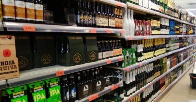 Γνωστό σούπερ μάρκετ κατηγόρησε πωλήτρια για κλοπή για να αποφύγει την αποζημίωση