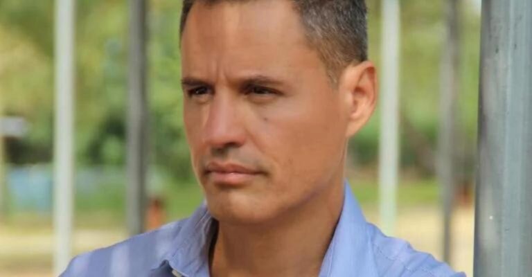 Στην Πάτρα και αποκλειστικά για εμβολιασμένους θα τραγουδά ο Γρηγόρης Πετράκος