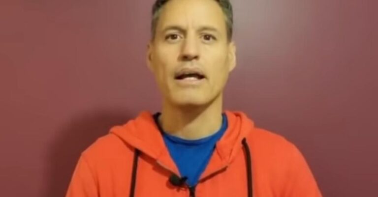 Γρηγόρης Πετράκος: «Κάνω εμετό στη μούρη σας»
