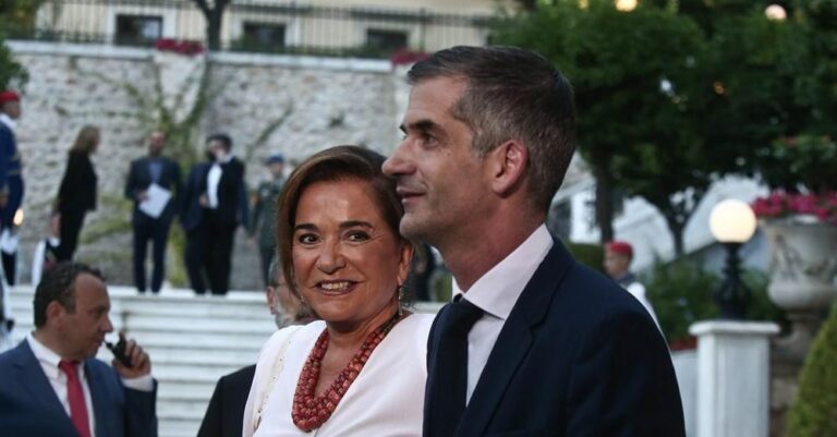 Συγκινεί ο Κώστας Μπακογιάννης: «Η μάνα μου είναι ο πιο δυνατός άνθρωπος που ξέρω, αληθινός βράχος»