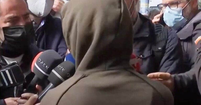 Πέραμα: «Εγώ οδηγούσα» λέει ο τρίτος ανήλικος – «Μόλις σταματήσαμε βάλαμε τα χέρια ψηλά και αυτοί μας πυροβόλησαν»