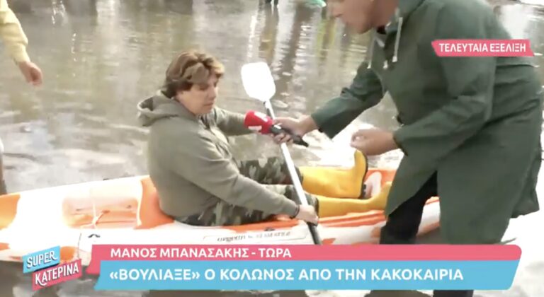 «Μπάλλος»: Με κανό μετακινούνται οι κάτοικοι στους δρόμους της Αθήνας