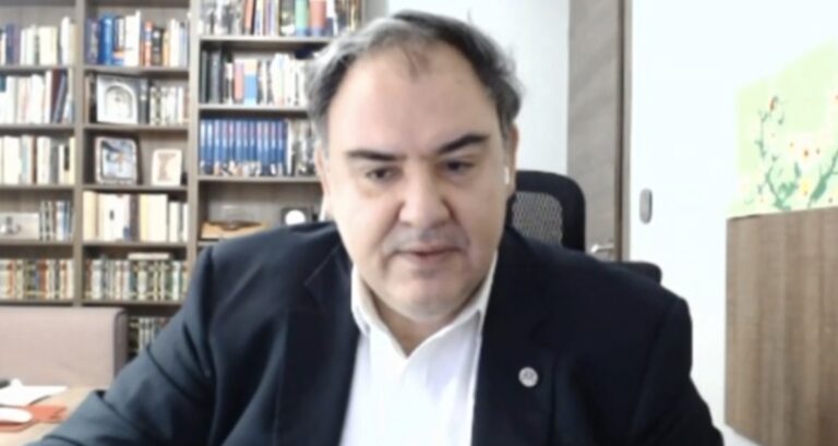 Σαρηγιάννης: «Υποχρεωτικό τεστ και για τους εμβολιασμένους»