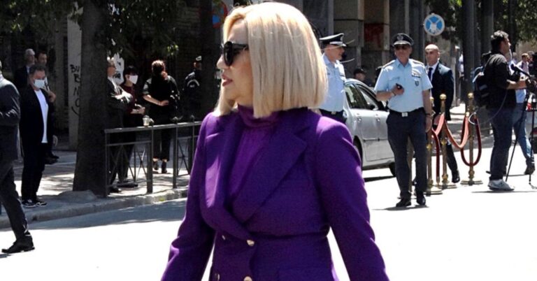 Φώφη Γεννηματά: «Λιποθυμούσε στις σκάλες, σηκωνόταν όρθια και έλεγε “όχι ακόμη, όχι ακόμη”»