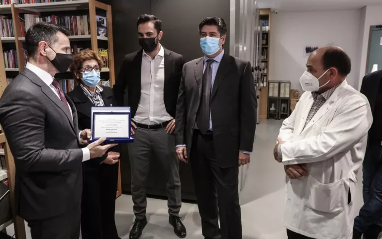 Εκπληρώθηκε η πρωτοβουλία της Γεννηματά! Παρουσία του συζύγου της τα εγκαίνια της πρώτης βιβλιοθήκης ασθενών στον «Ευαγγελισμό»