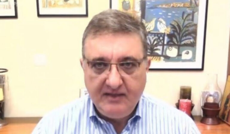 Εξαδάκτυλος: «Οι πλήρως εμβολιασμένοι, μετά από 6 μηνές, είναι σχεδόν ανεμβολίαστοι»